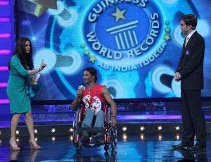 Still from tv show Guinness World Records - Ab India Todega