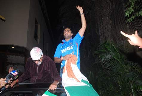 Amitabh and Abhishek celebrates India's victory. .