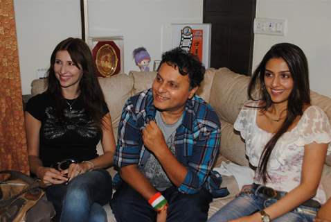 Aarti and Claudia at Director Anil Sharma hosted the cricket screening at his house