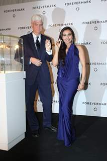 Rani Mukherjee at unveling YIn Yang world largest identival Diamond pair by Forevermark in Mumbai