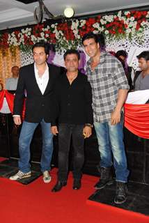 Akshay and Bobby with Anees Bazmee at Premiere of Thank You movie at Chandan, Juhu, Mumbai