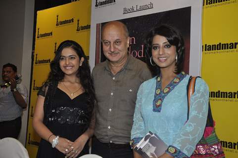 Anupam Kher, Mahie & Avika unveil Broken Melodies Book at Landmark in Mumbai on Friday Night. .