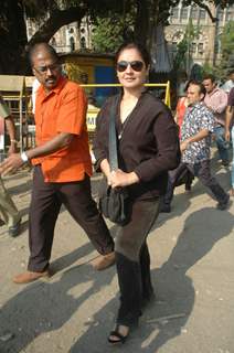 Pooja Bhatt support Anna Hazare movement at Azad maidan in Mumbai on Friday Night. .