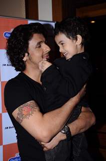 Sonu Nigam at the Music Launch of Sarhadein by Sa Re Ga Ma and Radiocity at Taj