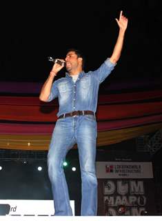 Abhishek Bachchan of Dum Maro Dum promote the film at No Smoking Concert Chitrakoot Ground