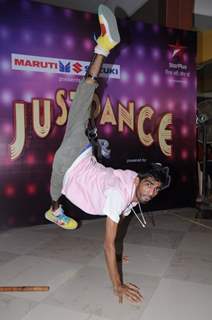 A handicapped guy makes it to the Mumbai auditions for Just Dance