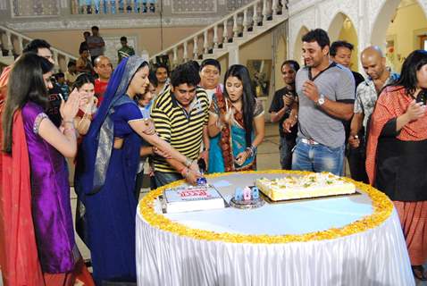 Cake Cutting of Ye Rishta Kya Kehlata Hai for completing 600 episodes