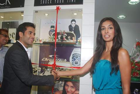 Tusshar Kapoor and Preeti Desai unveils new range of Chronotech Watches