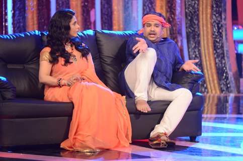 Supriya and Nikhil while performing on Amul Comedy Ka Maha Muqabala