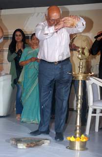 Yash Chopra, Asha Bhosle and Padmini Kohlapure at the muhurat of the film Maaee in Mumbai