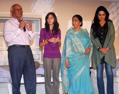 Yash Chopra, Asha Bhosle and Padmini Kohlapure at the muhurat of the film Maaee in Mumbai