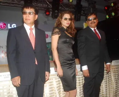 Kangna Ranaut unveils new LG 3d TV