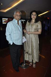 Ramesh Sippy with wife Kiran Juneja at Shor in the City premiere