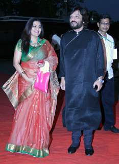 Roop Kumar Rathod with wife at 48th Marathi Chitrapatt Puraskar Sohla at Gateway of India