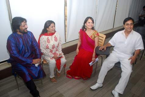 Jagjit Singh and Roop Kumar Rathod launches Manesha Agarwal's album 'Padaro Mhare Dess'