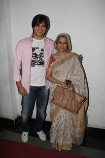 Vivek Oberoi with mother at Yogi Rishi Swami Ramdev interaction on the subject of Enrichment of Life