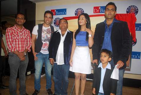 Tusshar Kapoor and Amrita Rao at Dr. Batra's exhibition