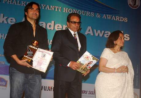 Dharmendra, Arbaaz and Asha Parekh at Dada Saheb Phalke Awards