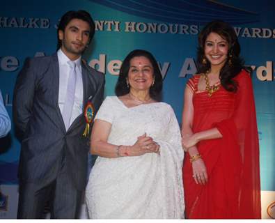 Anushka Sharma, Asha Parekh and Ranveer Singh at Dada Saheb Phalke Awards