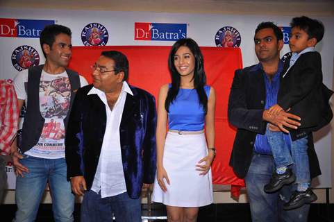 Tusshar Kapoor and Amrita Rao at Dr. Batra's photo exhibition, Trident