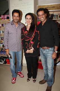 Gurdas Maan, Juhi Babbar and Anup Soni at Nalini Dutta book 'Katra Katra Zindgi' launch at crossword