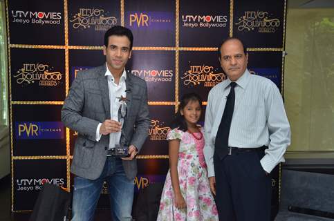 Tusshar Kapoor wins Best Actor in a comic role at the 1st Jeeyo Bollywood Awards