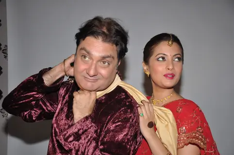Vinay Pathak and Riya Sen promote Tere Mere Sapne at Andheri in Mumbai