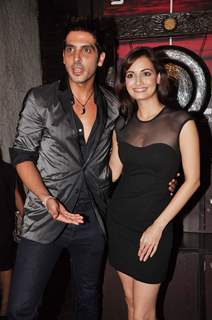 Dia Mirza and Zayed Khan at Exhibit Magazine anniversary bash, Vie Lounge, Juhu in Mumbai