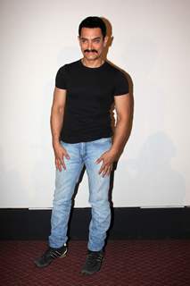 Aamir Khan unveils Delhi Belly first look