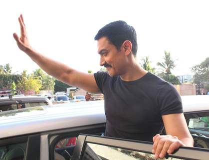 Aamir Khan unveils Delhi Belly first look