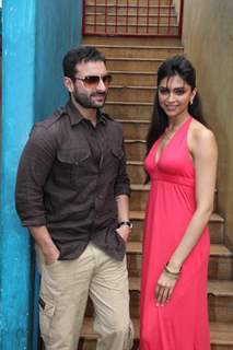 Saif Ali Khan and Deepika Padukone at Aarakshan film press meet