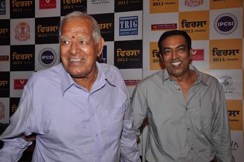 Dara Singh and Vindoo Dara Singh at Punjabi Virsa 2011 awards at JW Marriott