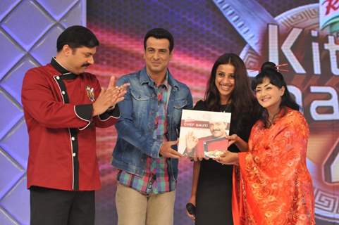 Chef Gauti, Ronit Roy, Ashvini Yardi and Smita Singh at the Kitchen Champion book launch