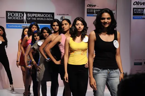 Models at Ford Super Model auditions