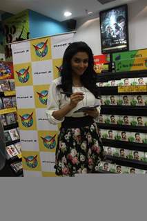 Asin promotes 'Ready' movie at Provogue store