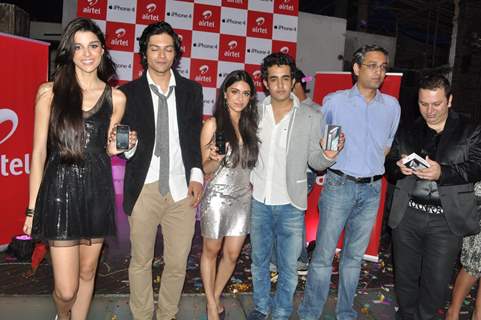 iPhone 4 launched by star cast of film Always Kabhi Kabhi