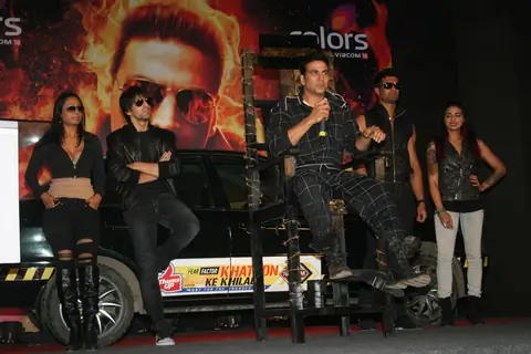 Akshay Kumar with contestants at Fear Factor Khatron Ke Khiladi Season 4