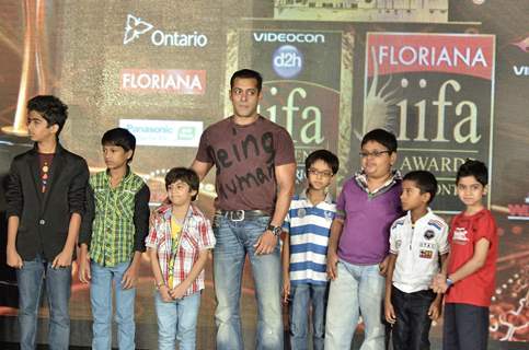 Salman Khan at IIFA PRESS meet to announce Chillar Party Film and Enviorment initiatives, Taj land's