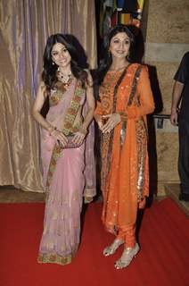 Shamita Shetty and Shilpa Shetty at Ganesh Hegde's wedding reception, Grad Hyatt