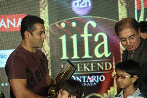 Salman Khan at IIFA PRESS meet to announce Chillar Party Film and Enviorment initiatives, Taj land's End