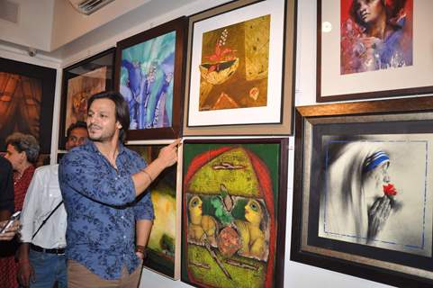 Vivek Oberoi at CPAA art exhibition, Breach Candy