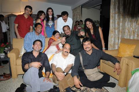 Lata Mangeshkar with CID Team