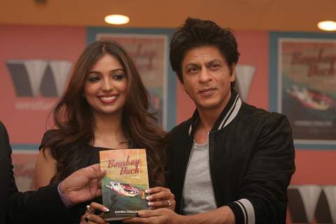 Shah Rukh Khan unveils Bombay Duck is a Fish book by Kanika Dhillon at Taj Lands End in Mumbai