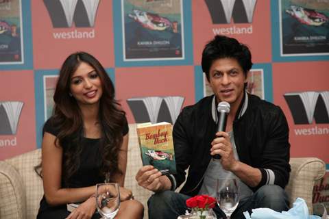 Shah Rukh Khan unveils Bombay Duck is a Fish book by Kanika Dhillon at Taj Lands End in Mumbai