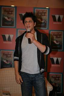 Shah Rukh Khan unveils Bombay Duck is a Fish book by Kanika Dhillon at Taj Lands End in Mumbai