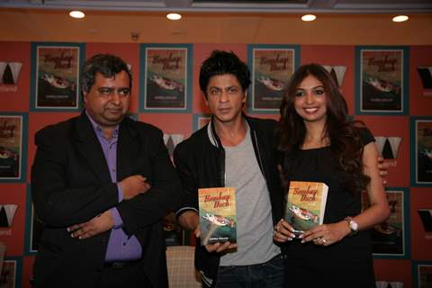 Shah Rukh Khan unveils Bombay Duck is a Fish book by Kanika Dhillon at Taj Lands End in Mumbai