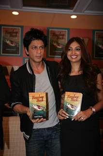 Shah Rukh Khan unveils Bombay Duck is a Fish book by Kanika Dhillon at Taj Lands End in Mumbai