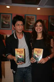 Shah Rukh Khan unveils Bombay Duck is a Fish book by Kanika Dhillon at Taj Lands End in Mumbai