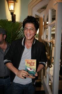 Shah Rukh Khan unveils Bombay Duck is a Fish book by Kanika Dhillon at Taj Lands End in Mumbai