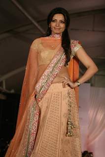 Shama Sikander walk the ramp for Shaina NC and Manish Malhotra at the Pidilite-CPAA charity fashion